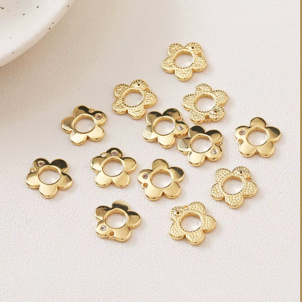 Collier de fleurs plaqué or 14k