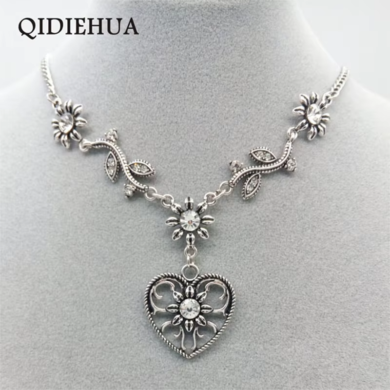 Collier en alliage de zinc en forme de coeur brillant pour femme