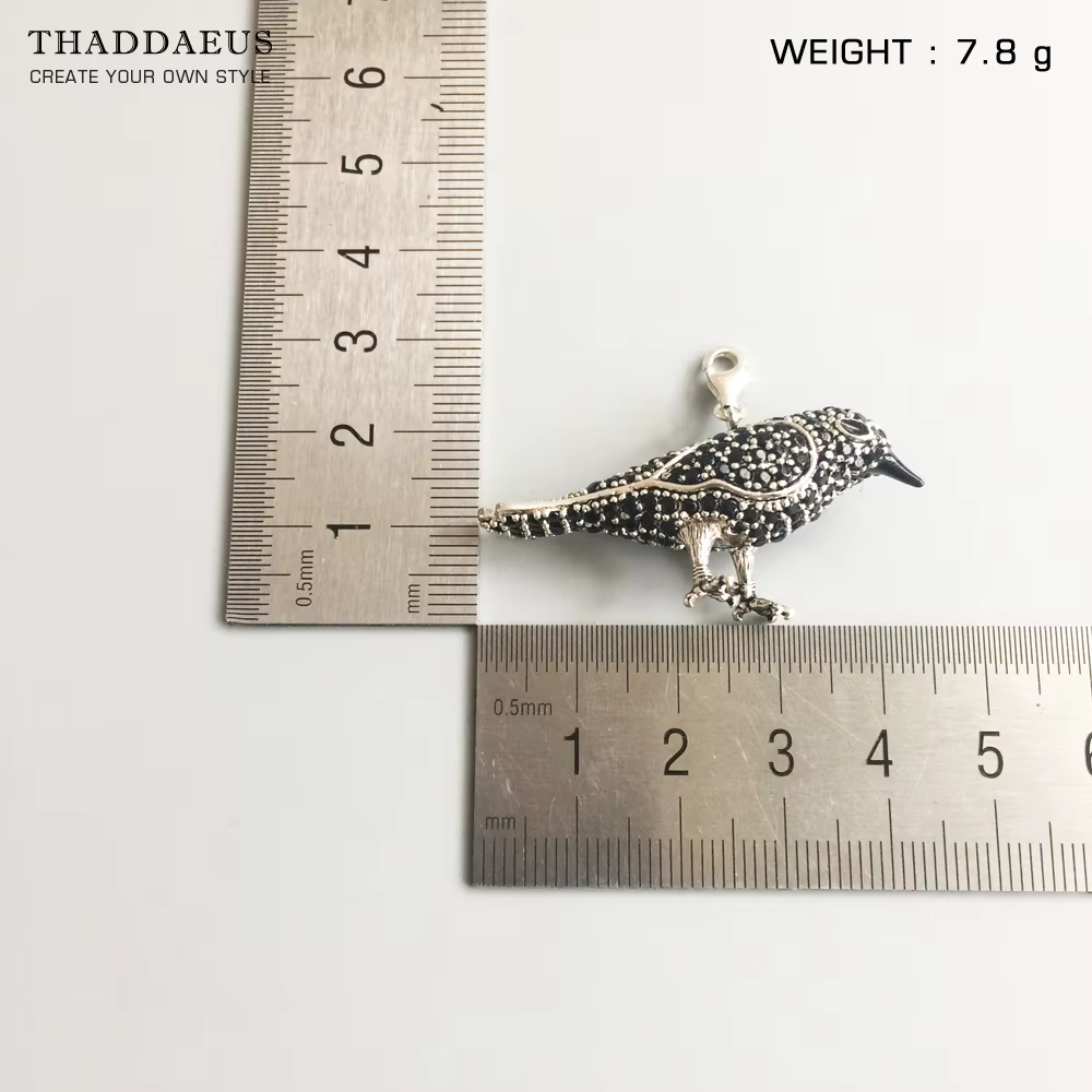 Pendentif corbeau pavé