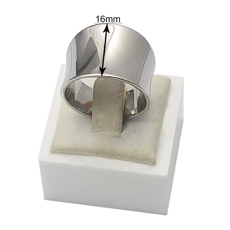 Bague brillante unie en acier inoxydable pour femme