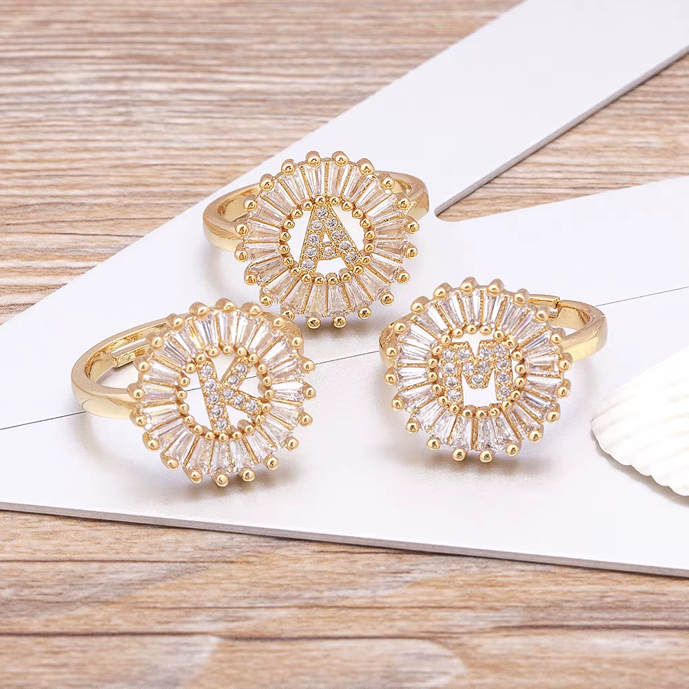 Offre spéciale mode luxe initiale 26 Alphabet réglable couleur or Zircon A-Z lettre bague déclaration nom bijoux cadeau pour les femmes