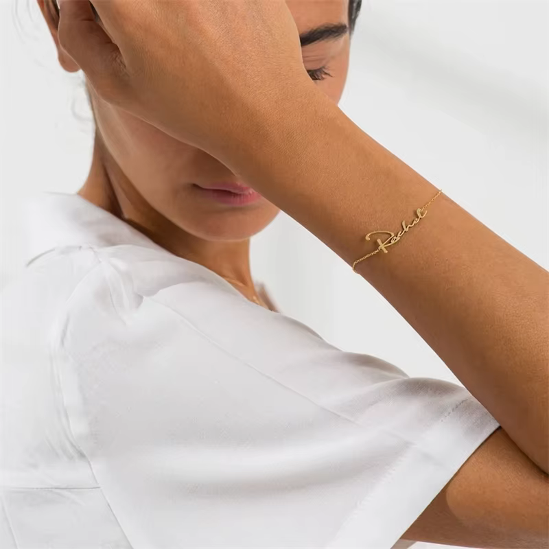 Bracelet personnalisé en acier inoxydable avec nom personnalisé