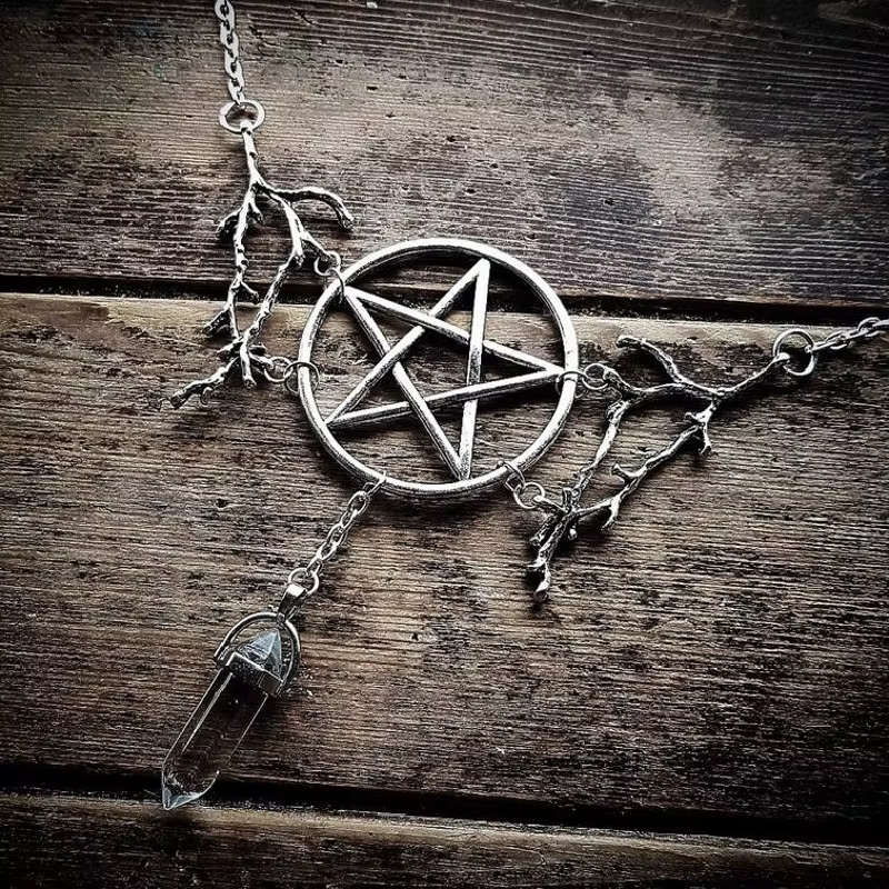 Collier de Branches de Pentagramme et de Quartz Inspiré du Punk, Bijoux de Sorcière Gothique, Pendentif de Déclaration Gothique, Cadeau Magique Wiccan pour Femme