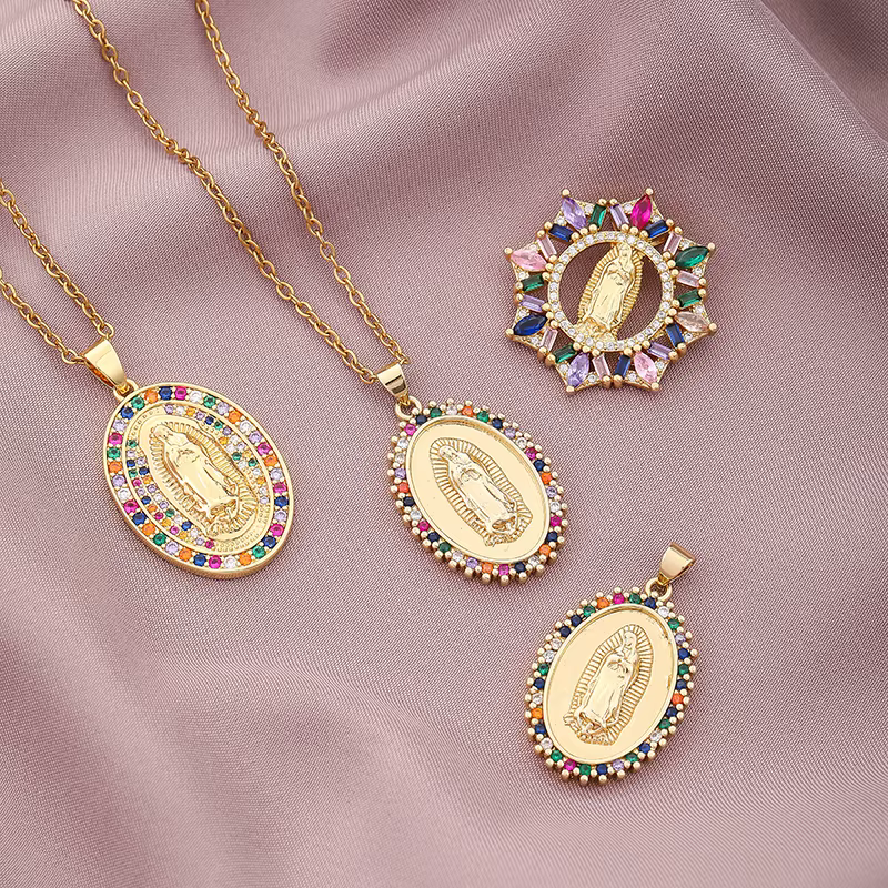 Collier pendentif Sainte Cubique de la Vierge Marie pour Femme