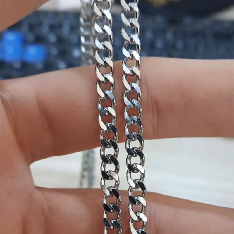 Collier personnalisé avec gourmette pour femme