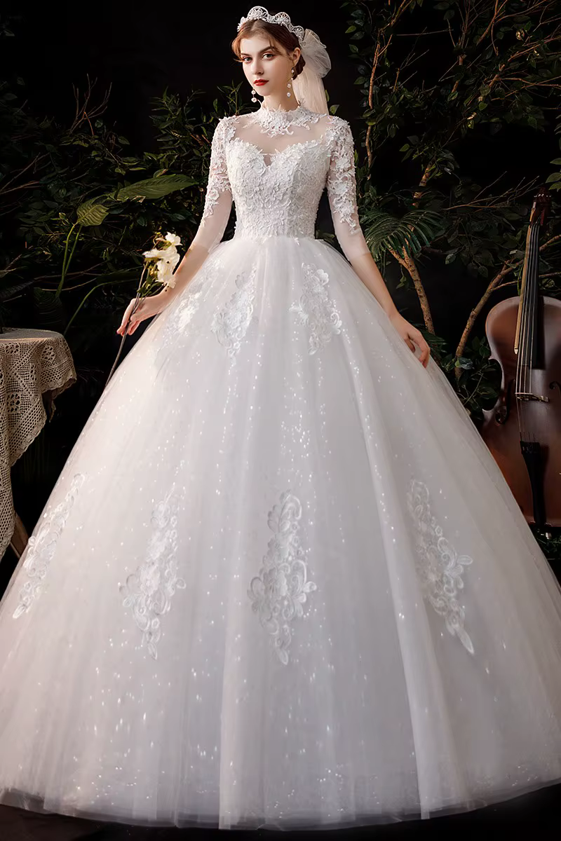 Robe de mariée luxueuse à col roulé
