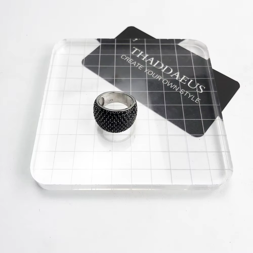 Bague de Cocktail pavée noire