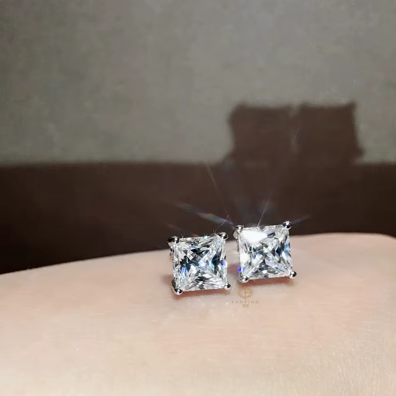 Boucles d'oreilles en diamant de laboratoire en argent regardé 925 véritable