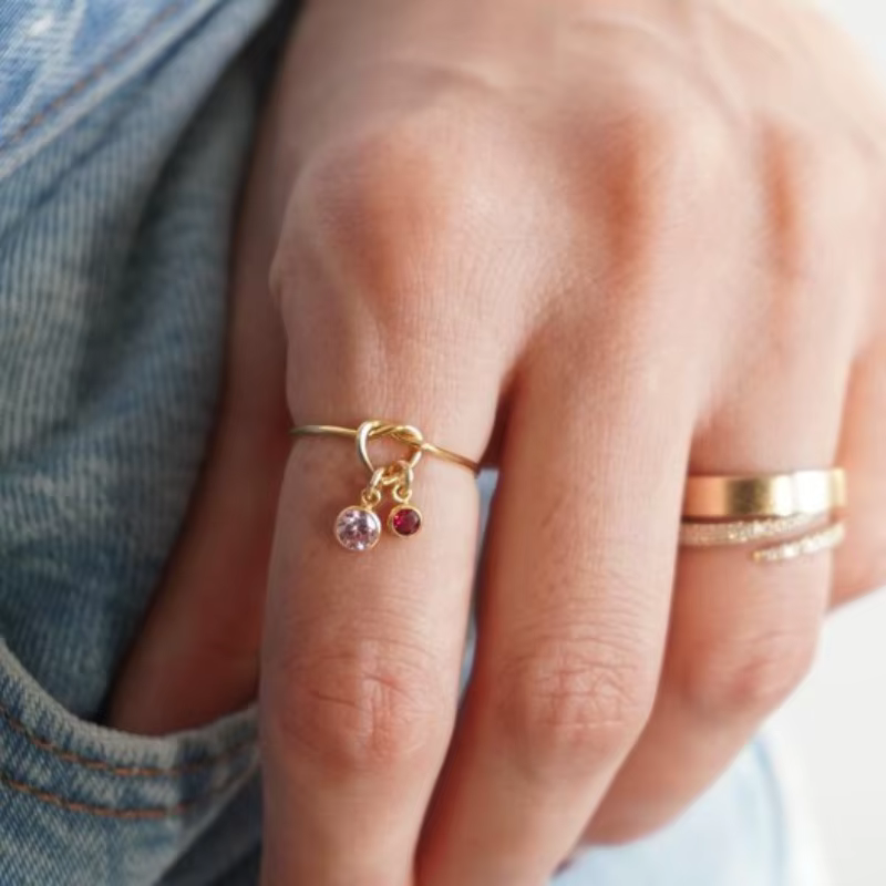 Bague en or 14 carats plaqué or avec diamant violet