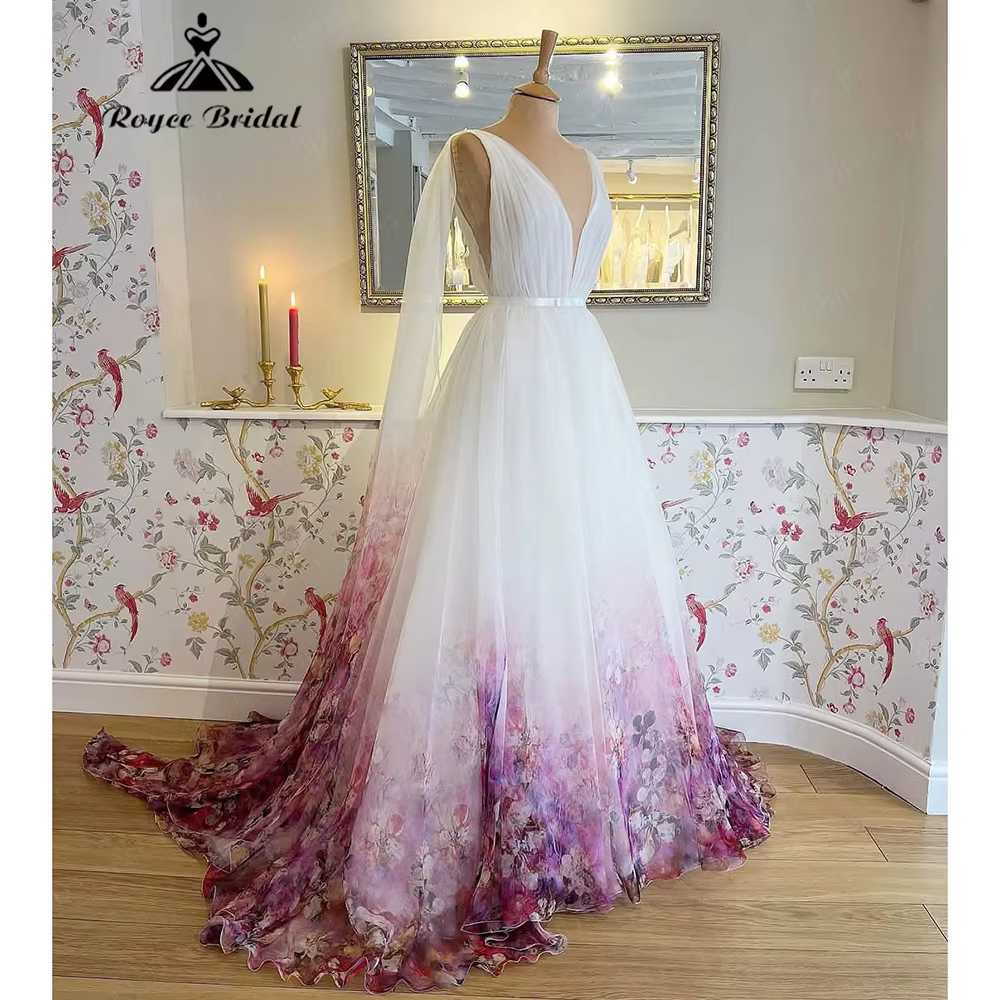 Robe de mariée en tulle fluide avec manches en mousseline tombantes et traîne florale dégradée
