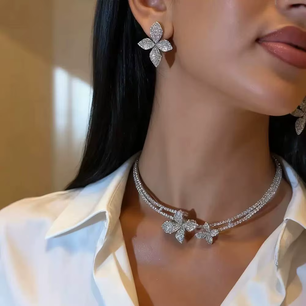 Parure Collier et Boucles d'Oreilles Double Couche Florale Entièrement Sertie de Diamants