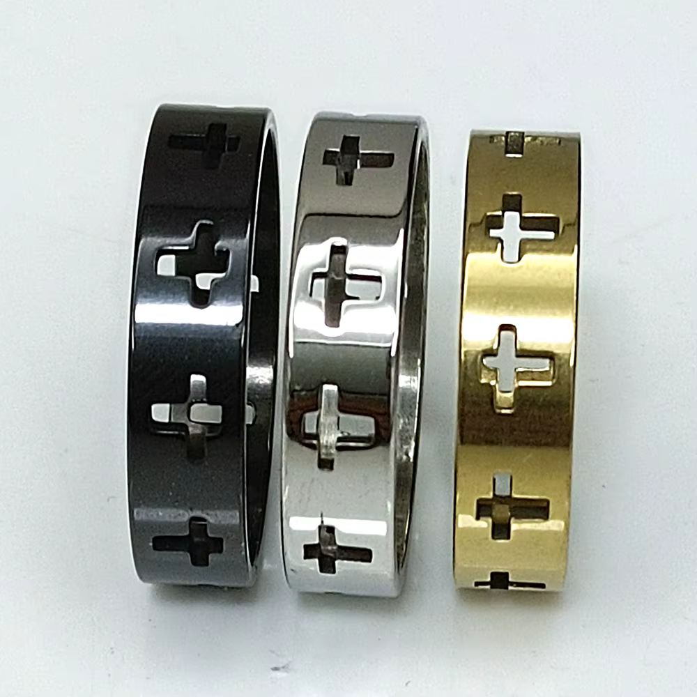 Bague en acier inoxydable avec croix pour hommes