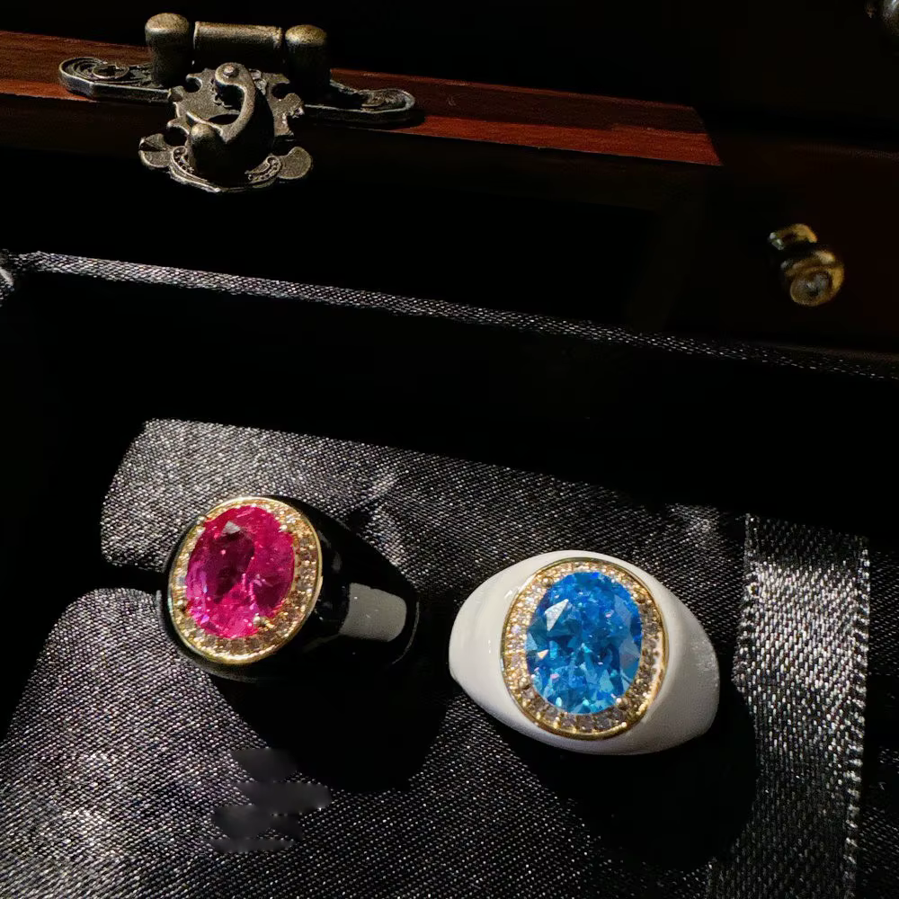 Bague en émail avec pierre précieuse rose carmin pour femme