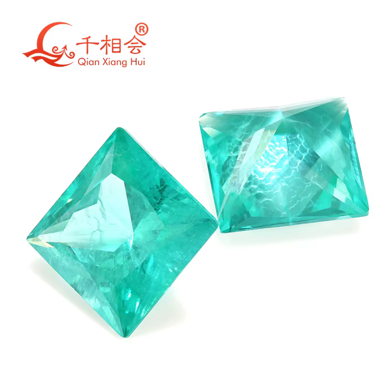 Paraiba avec une lueur au néon forme carrée coupe princesse cultivée en laboratoire Yttrium aluminium grenat avec
