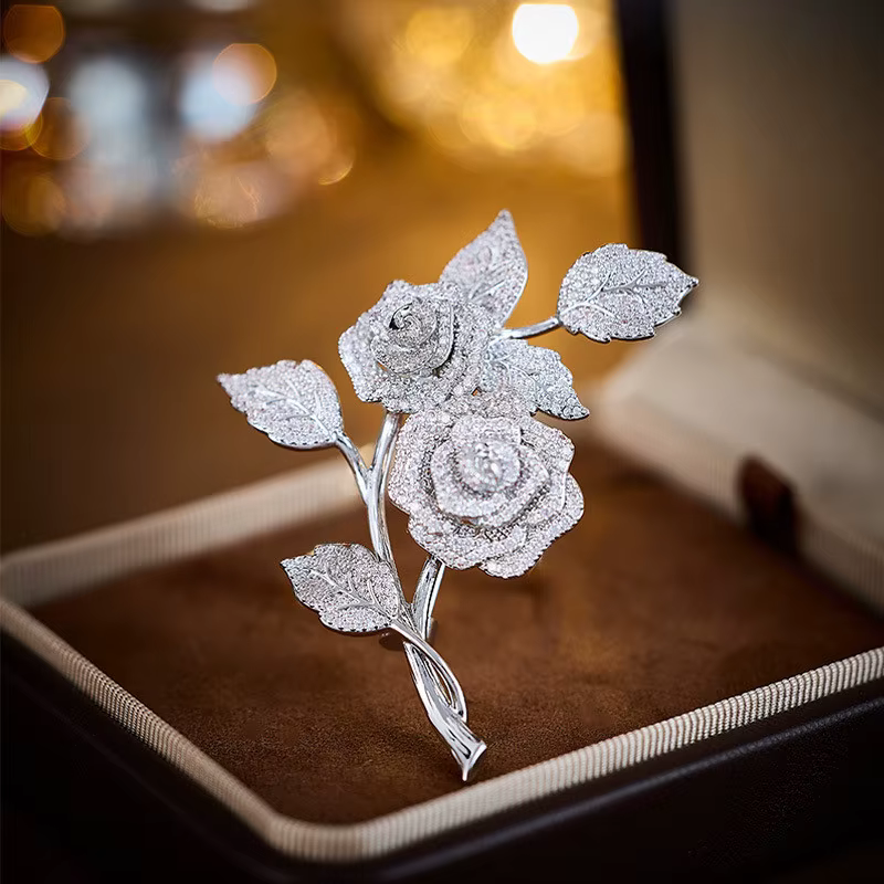 Broches de fleurs de rose en zircon brillant pour femmes