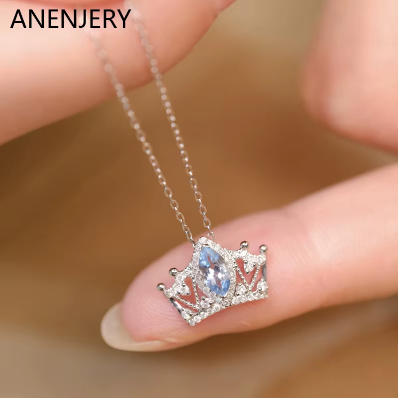 Collier bleu sur couronne pour femme