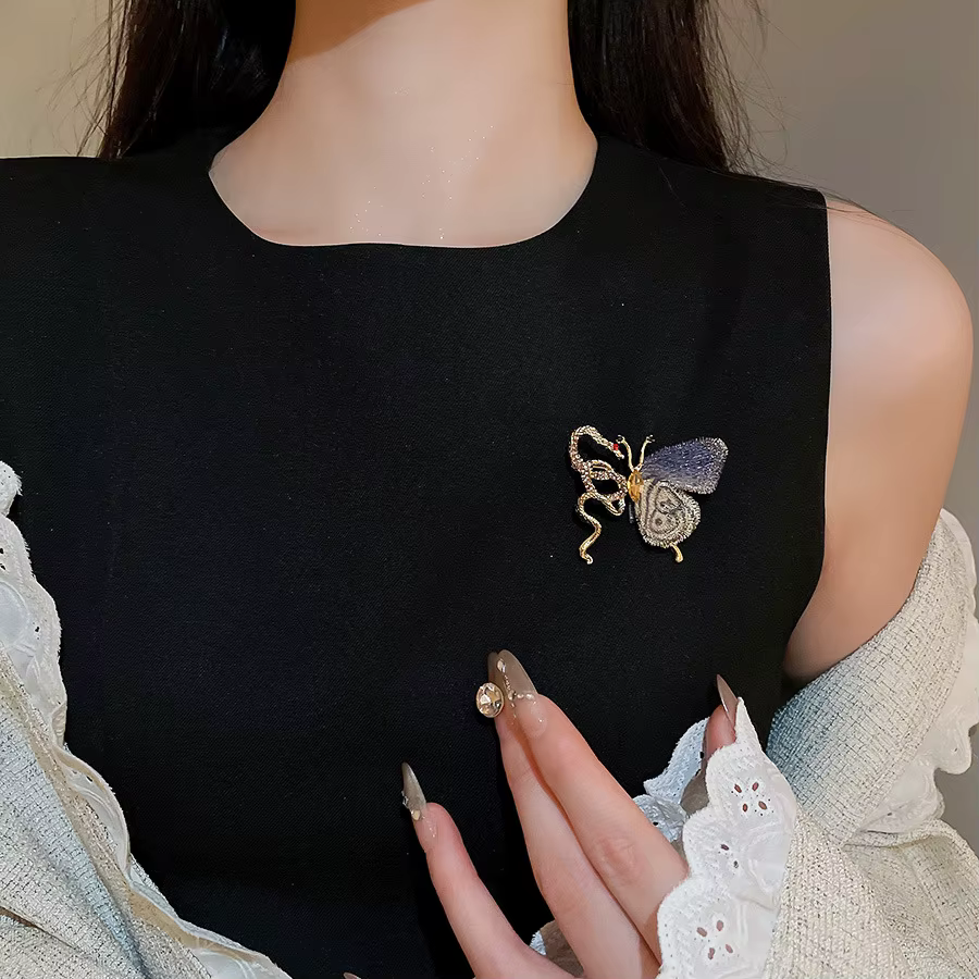 Broches papillon asymétriques ajourées exquises