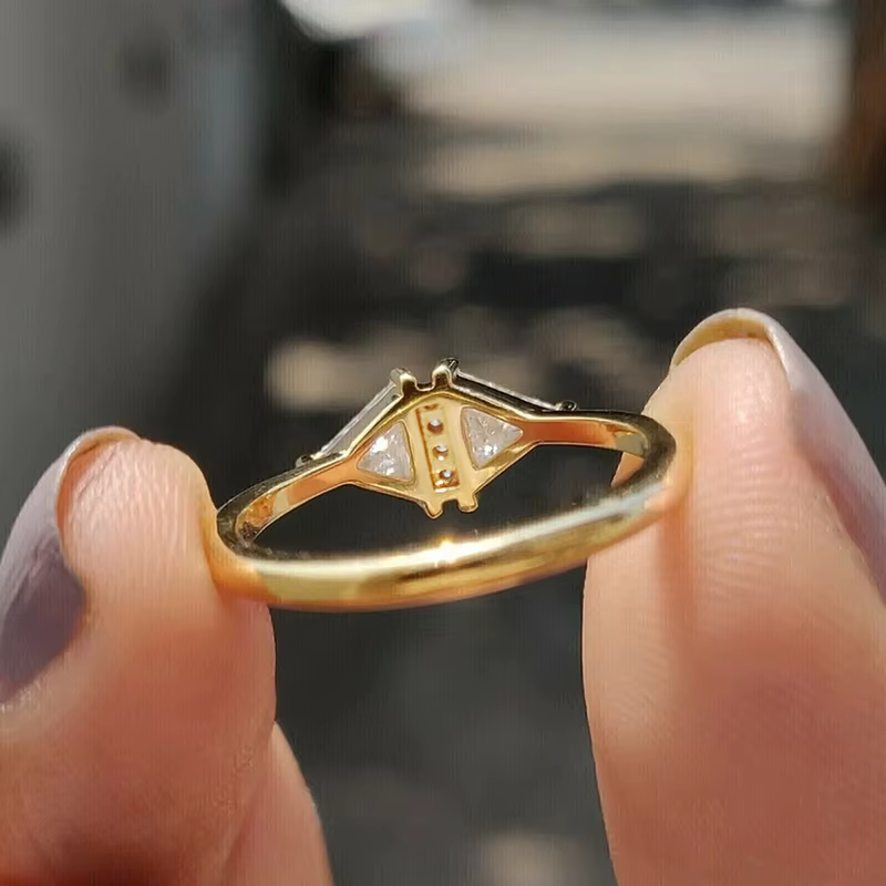 Huitan Chic luxe Triangle zircone bague mode dame couleur or doigt bijoux pour fiançailles mariée mariage bande accessoires