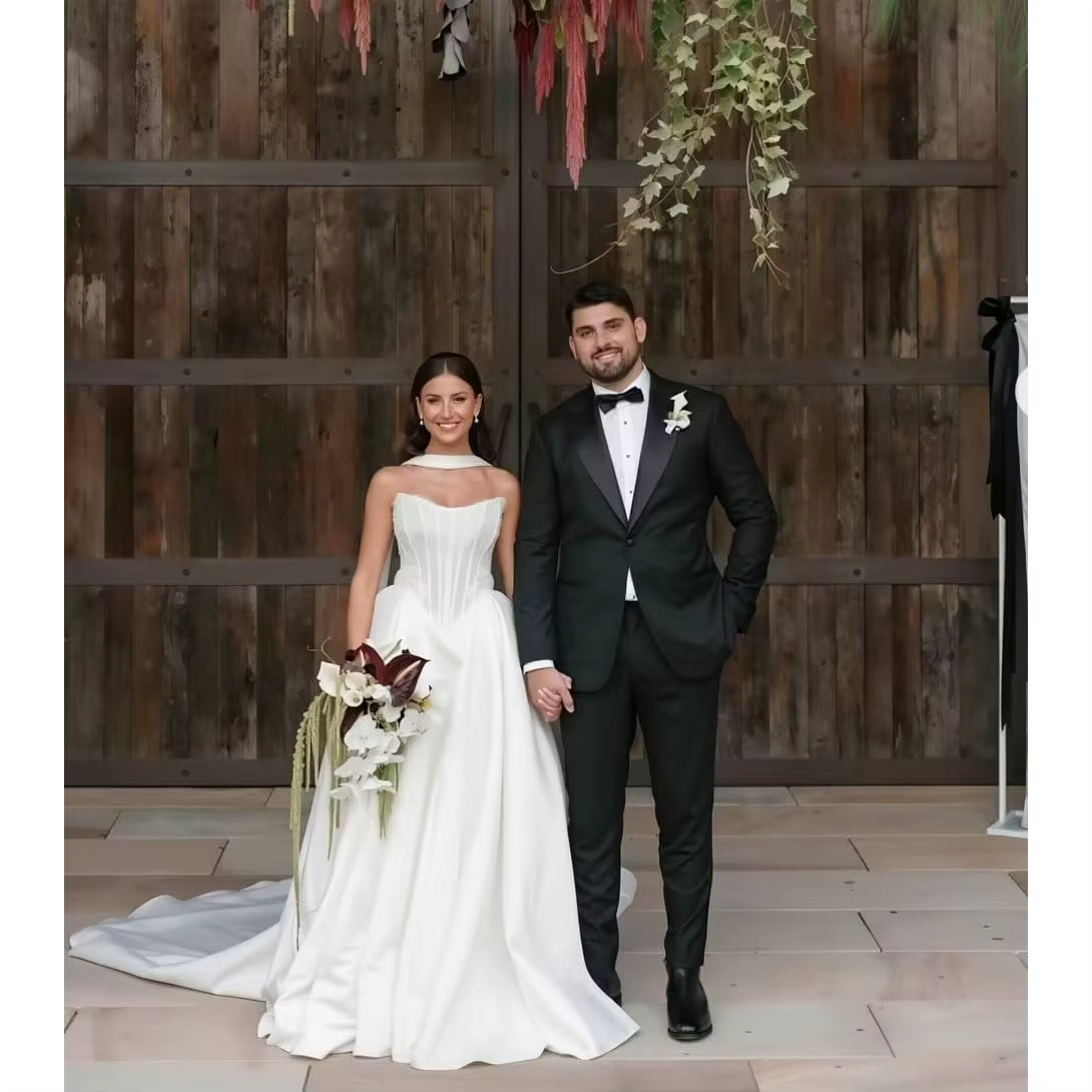 Robes de mariée blanches sans bretelles personnalisées pour la mariée