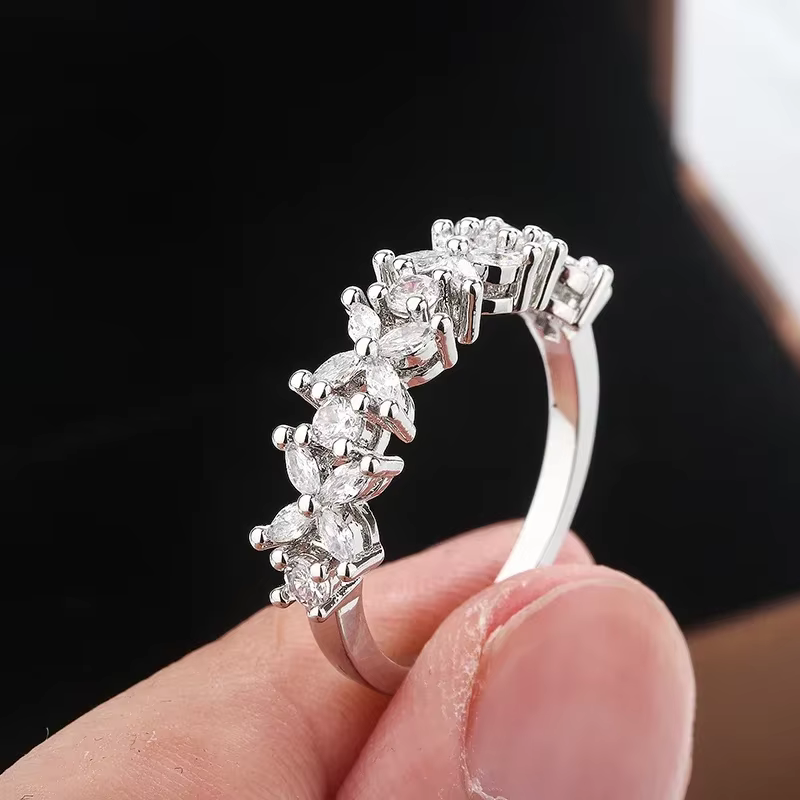 Petite bague de luxe en pierre de diamant naturel pour femme