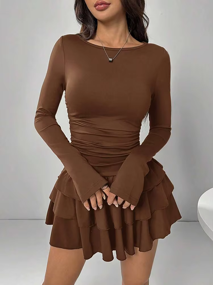 Mini robe de bal élégante à manches longues