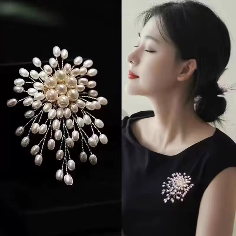 Broche de perles pour femmes élégantes