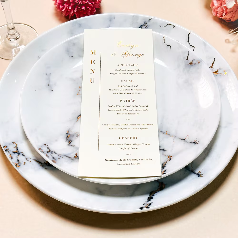 Menu de mariage avec texte en feuille d'or