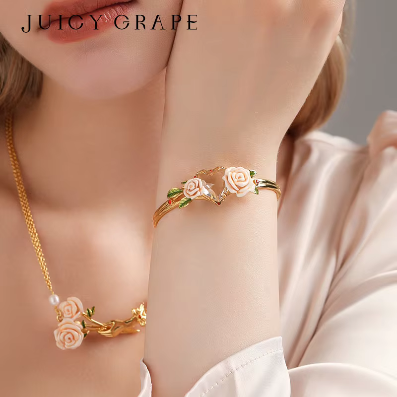 Bracelet en émail réglable au design élégant