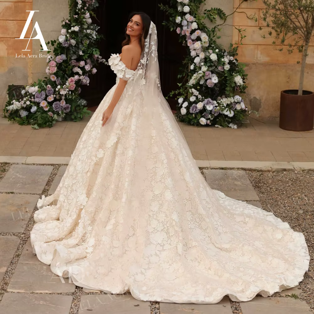Robe de mariée épaules dénudées 2026 fleurs romantiques