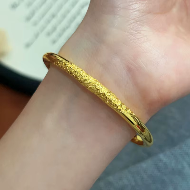 Bracelet en or style palais haut de gamme avec gravure Bauhinia pour femme