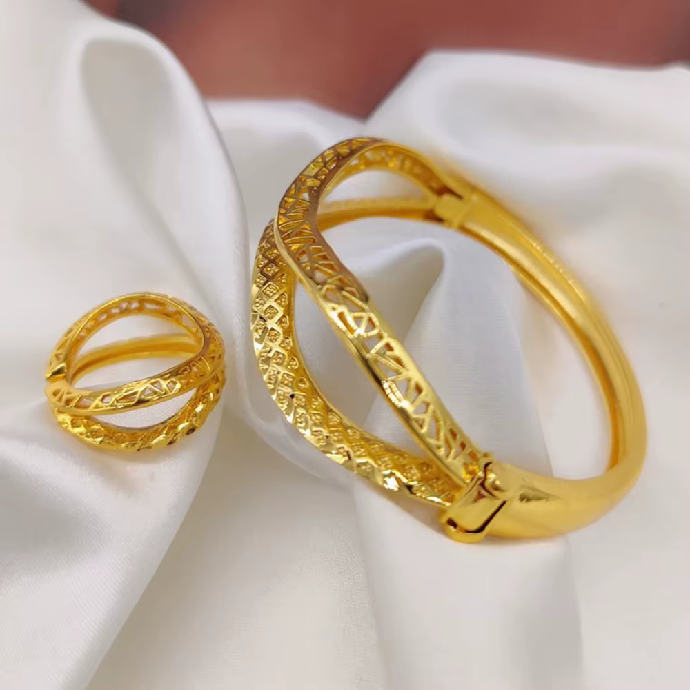 Ensemble de bracelets et bagues au design géométrique pour dames