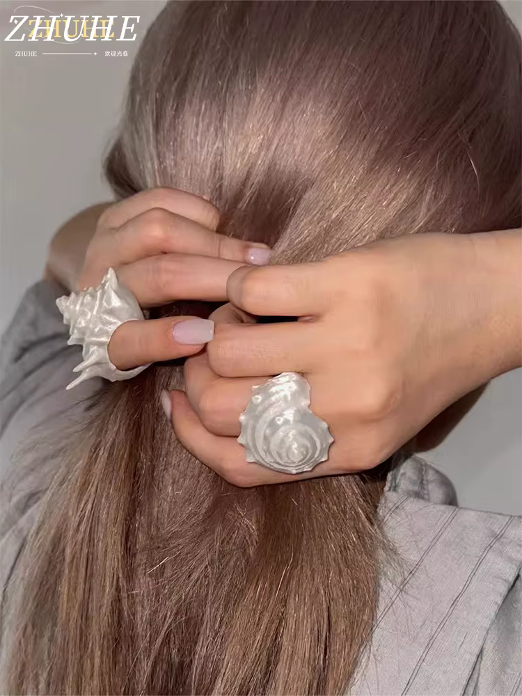 ZHUHE L'anneau conque de style rétro est un accessoire de bijoux parfait pour les femmes et un cadeau de fête pour leurs copines