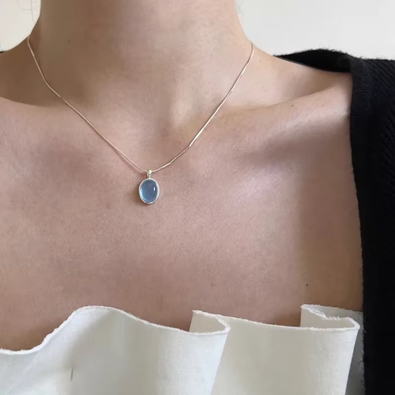 Collier en pierre de lune bleu mer