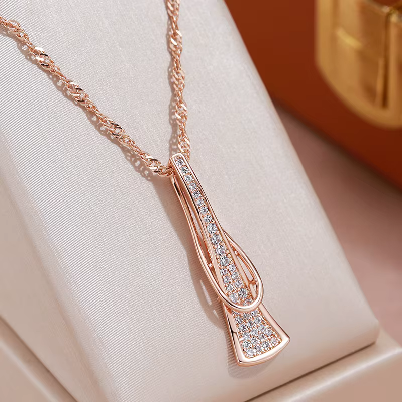 JULYDREAM géométrique entièrement pavé Zircon courbe Triangle pendentif femmes 585 couleur or collier bijoux de mariage accessoires Vintage