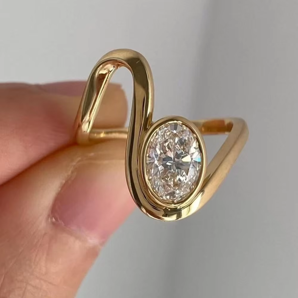 Nouvelle bague solitaire ovale en CZ