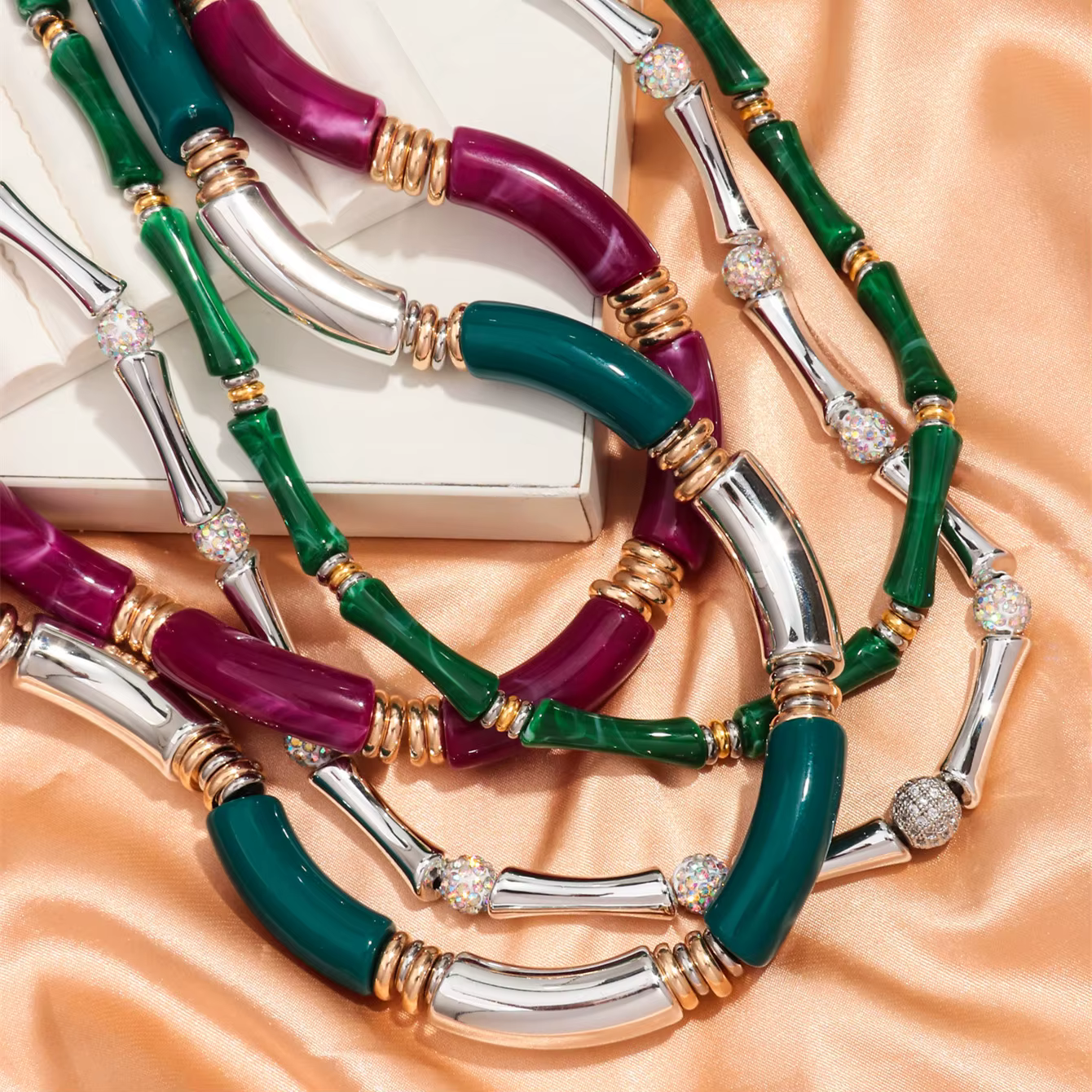 Boho Acrylique Bambou Tube Incurvé Empilable Président Colliers