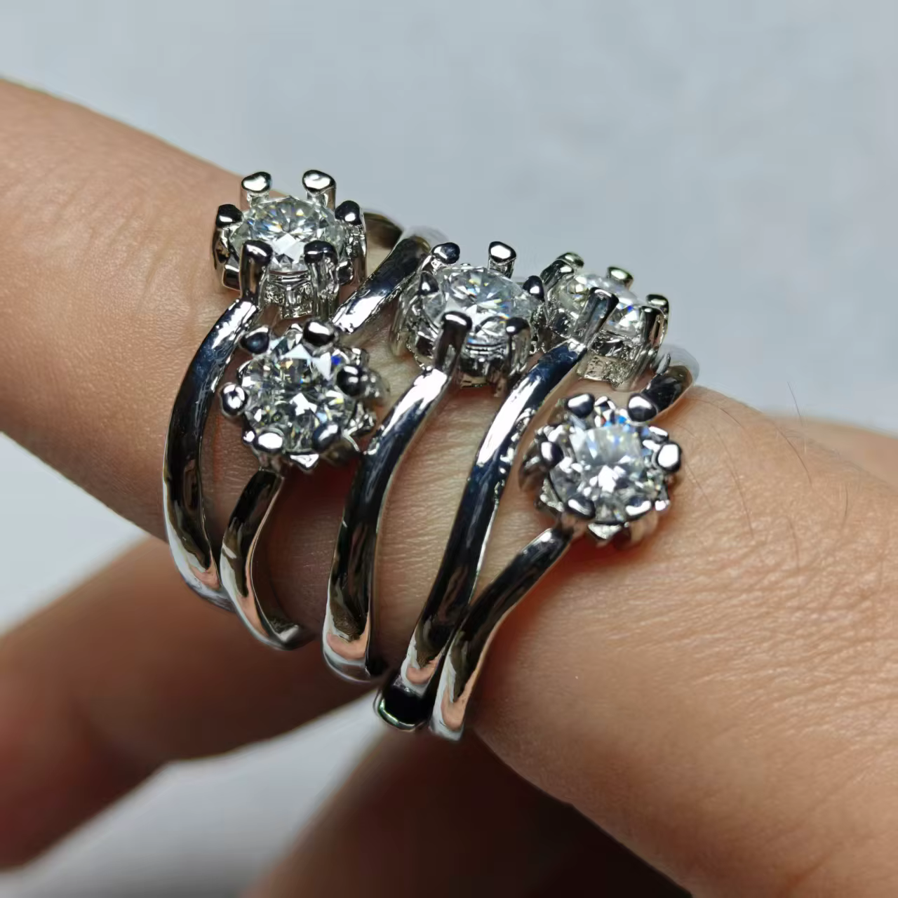 Bague en cuivre blanc avec diamant bleu de laboratoire