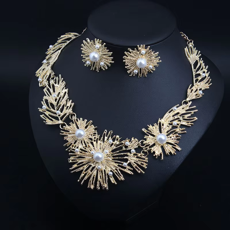 Ensemble collier et boucles d'oreilles en alliage géométrique serti de perles - accessoire féminin