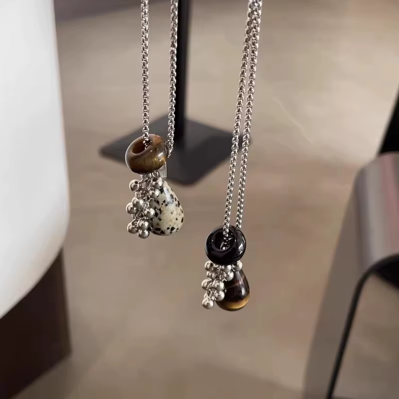 LATS – collier avec pendentif irrégulier en pierre d'oeil de tigre tachetée pour femmes