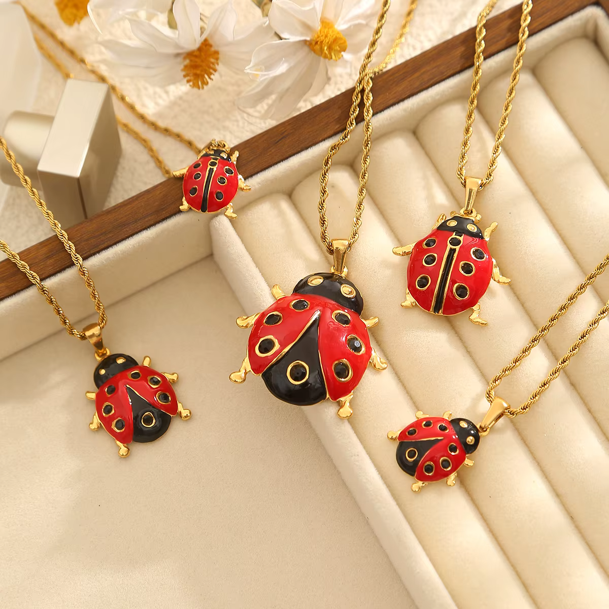 Jolivie – collier coccinelle en acier inoxydable émaillé pour femmes