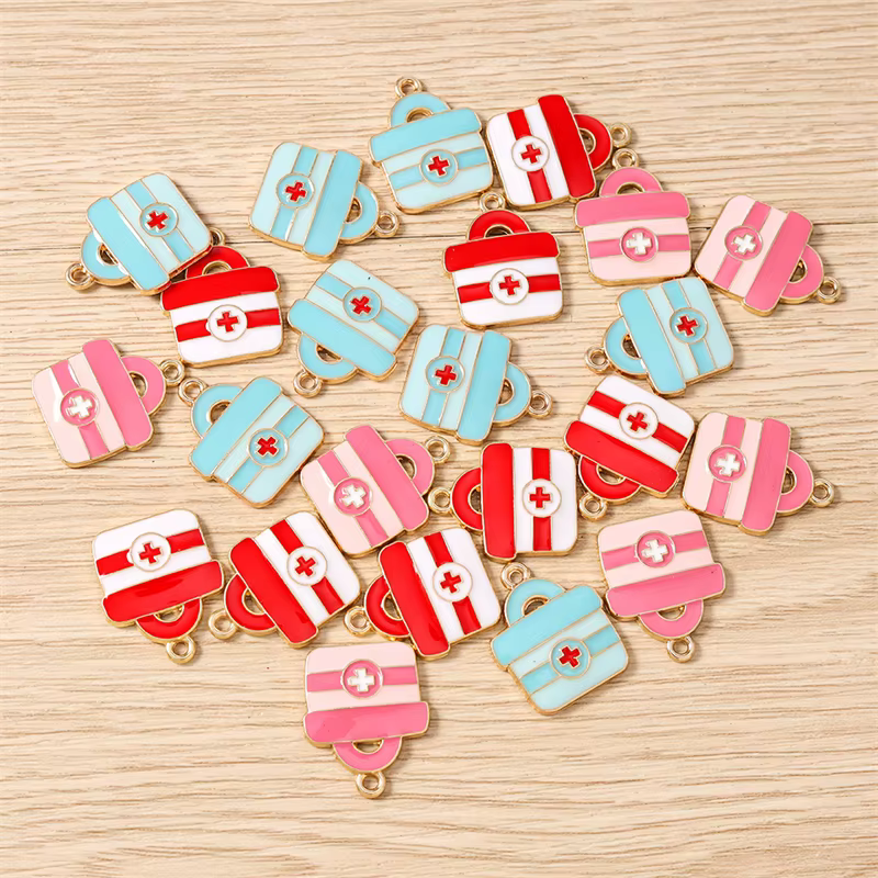 10 pendentifs breloques en émail mignons de 18x22mm sur le thème du kit médical pour la fabrication de bijoux