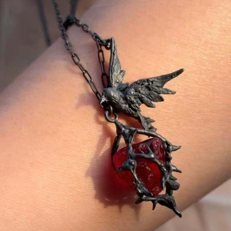 Collier Punk avec pendentif corbeau en cristal rouge pour femmes et hommes, gothique, créatif, Animal, chaîne de clavicule, bijoux esthétiques, cadeau