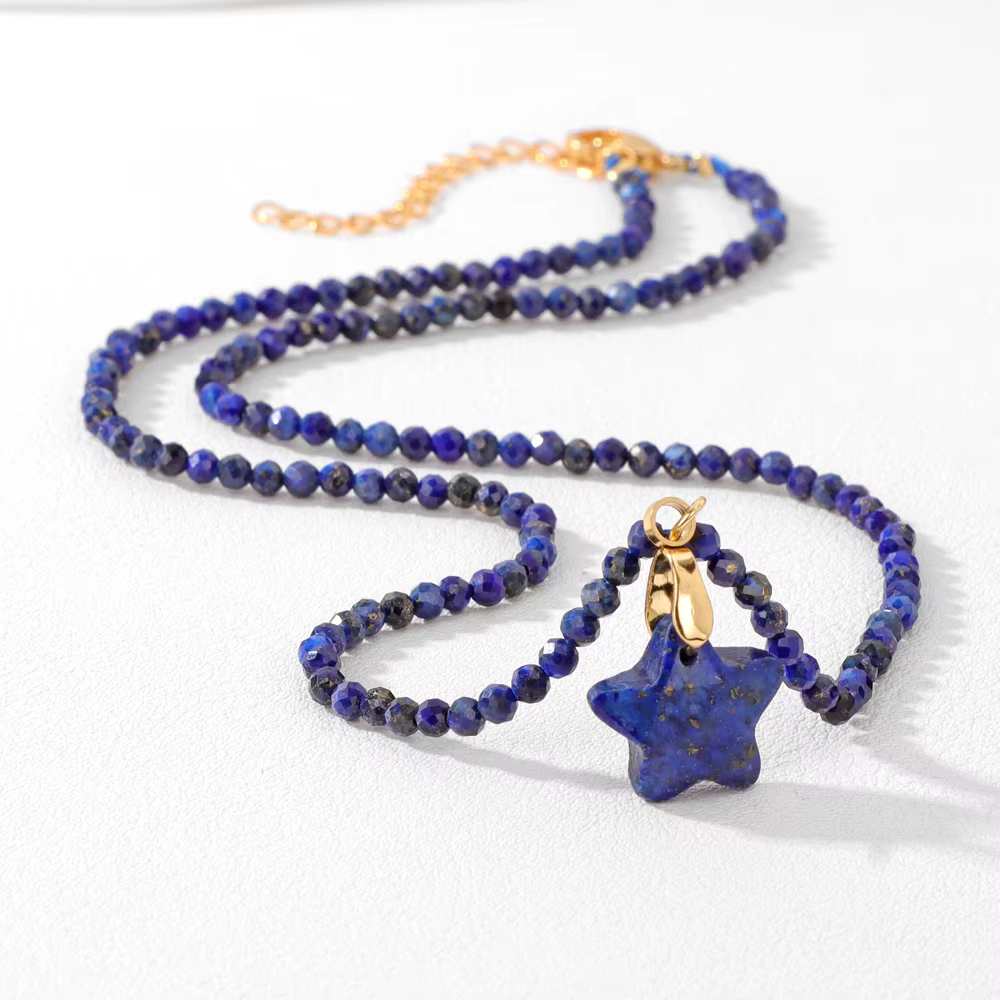 Collier pendentif en pierre étoile à cinq branches