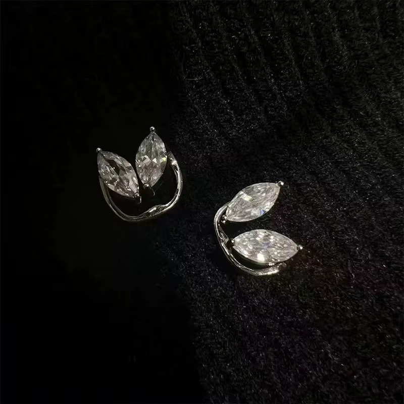 Boucles d'oreilles manchette d'oreille en zircon étincelant sans perçage avec pampille pour femme