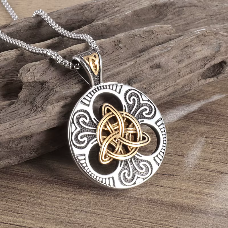 Collier rond à nœud celtique pour hommes