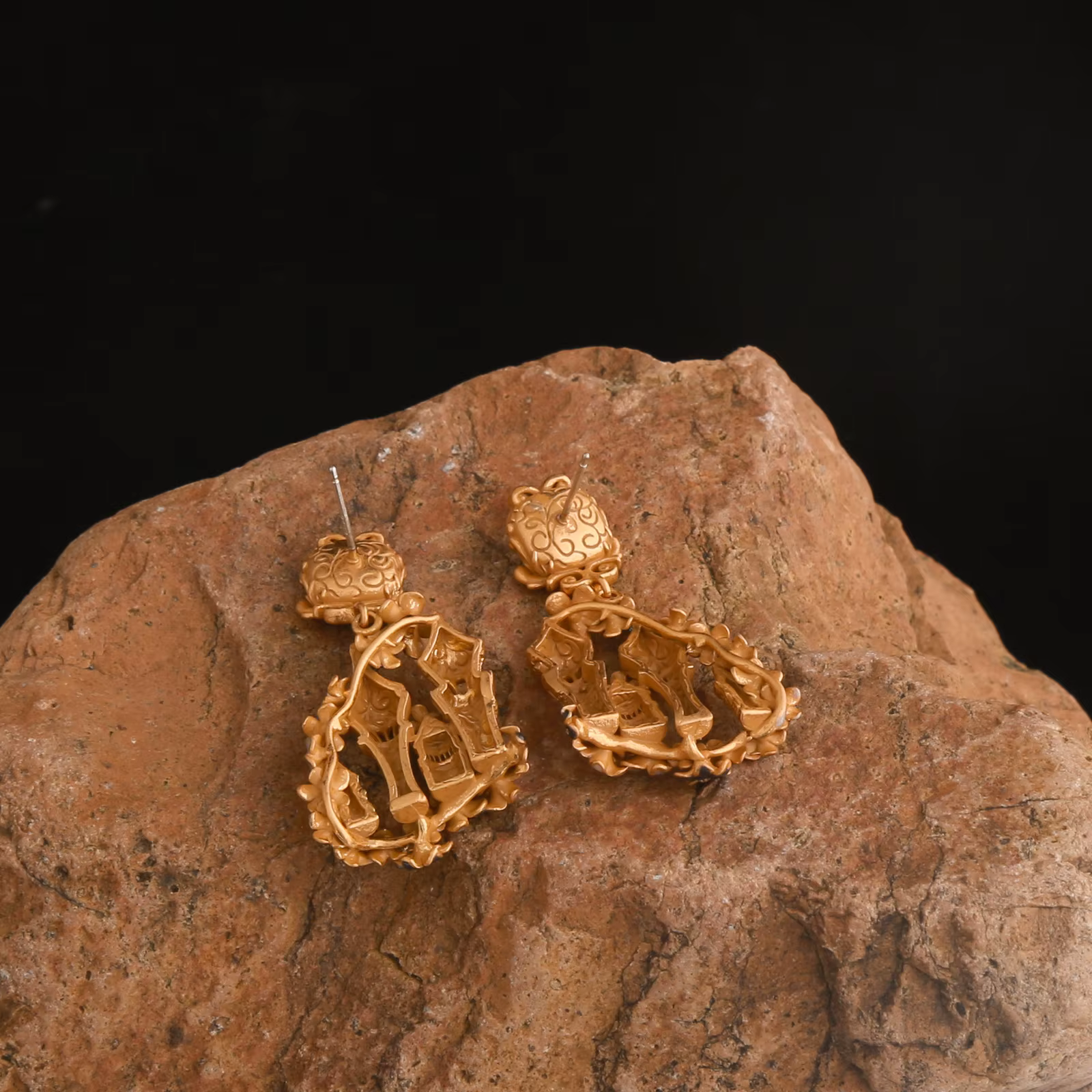 Boucle d'oreille Vintage en émail château d'or