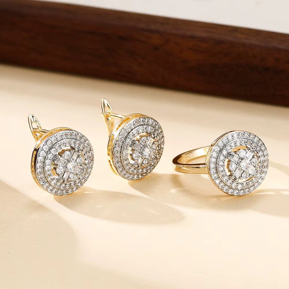 Ensemble de boucles d'oreilles et bagues rondes en zircon incrusté