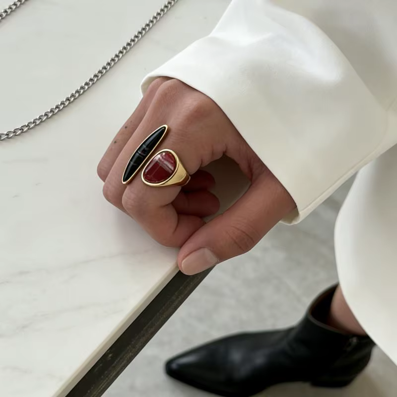 Bague ajustable en pierres précieuses, design géométrique irrégulier, ouverture tendance, design unique pour les fêtes, le quotidien ou comme cadeau pour elle