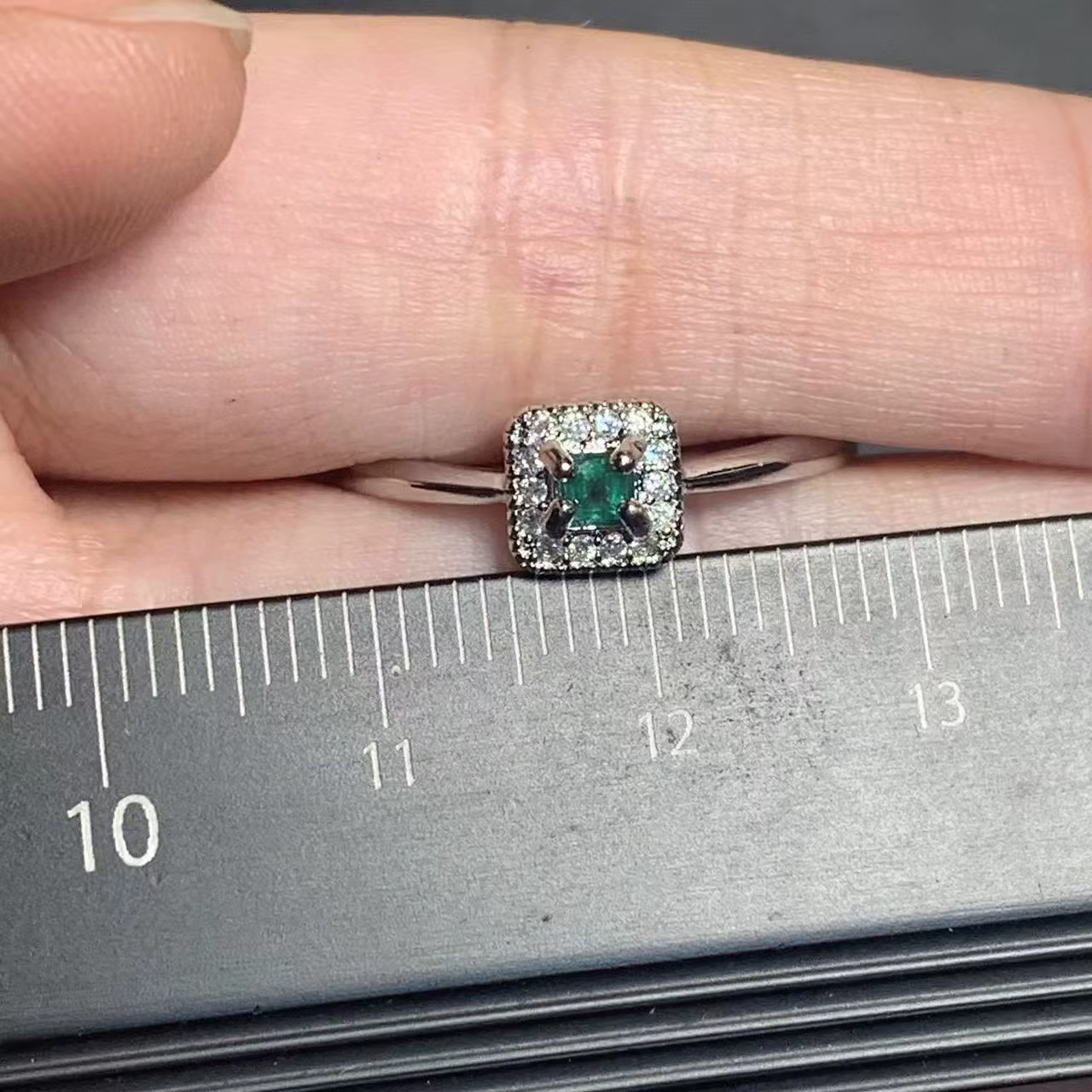 Bague en émeraude naturelle 60 carats
