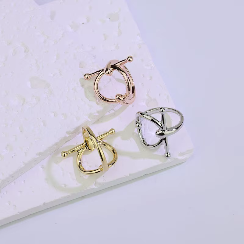 Fermoir en or 18 carats lisse haut de gamme, anneau écharpe en soie pour femmes, multi-choix, trois couleurs, boucle d'écharpe, alliage géométrique à la mode